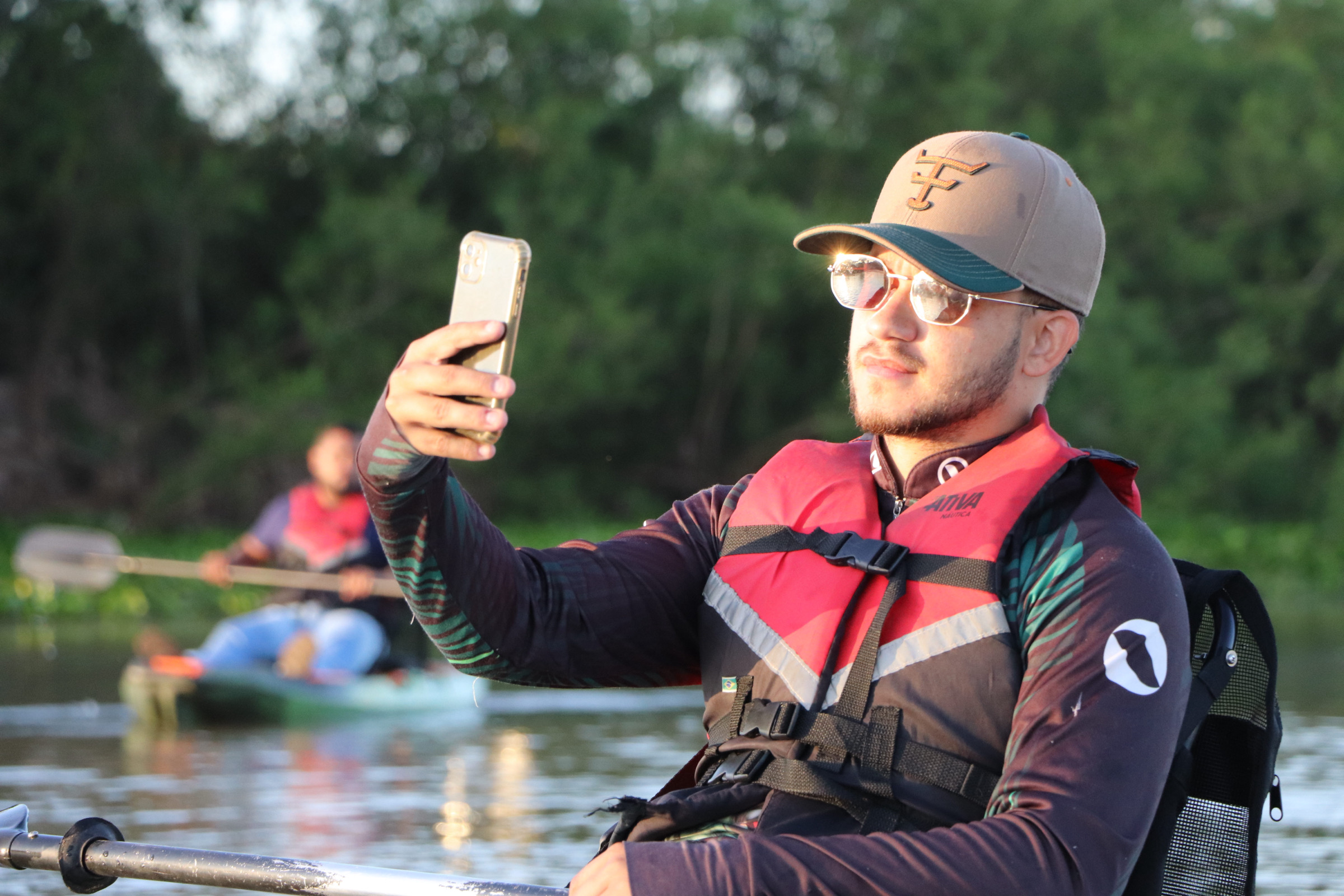 PASSEIO DE CAIAQUE NO RIO PARAGUAI – CONEXÃO E BELEZA NATURAL DO PANTANAL